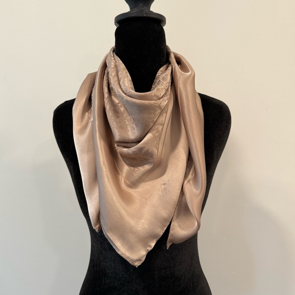 Dior Silk Scar 90 Carré Blush Beige Logo Hand Rolled Made in France - Picture 8 of 13